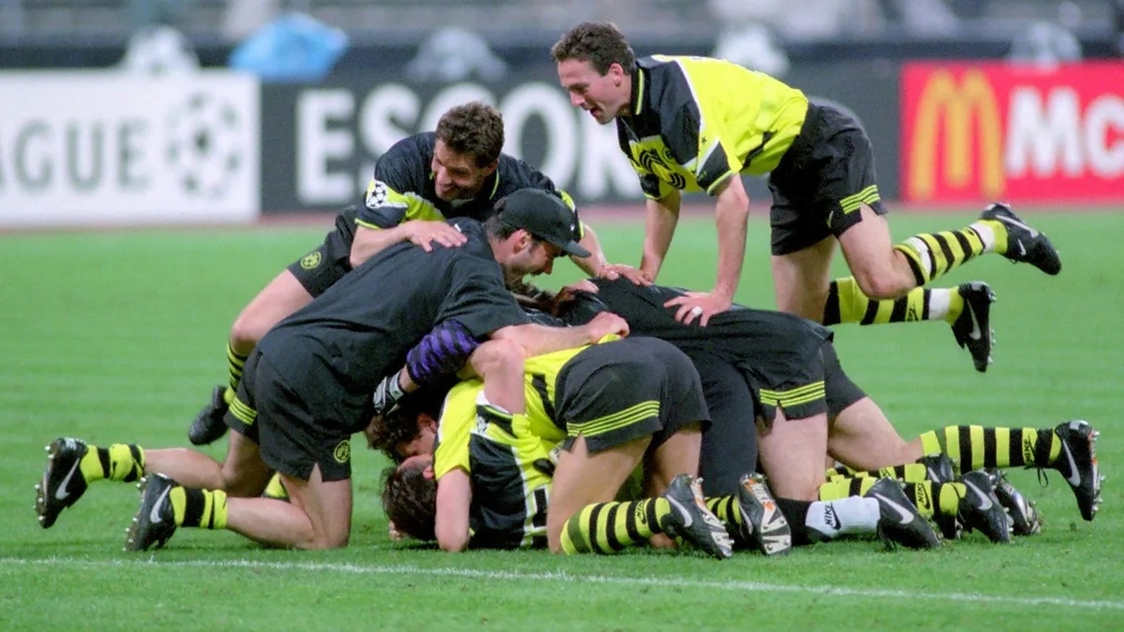 体育直播-转折点！多特蒙德迎来里程碑，欧联赛前攻防权衡，赛场秩序良好，球探报告显示潜力的简单介绍