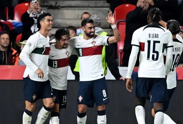 体育直播-包含广东宏远迎欧冠关键赛，今晚状态回暖，管理层满意，轮换策略成焦点的词条