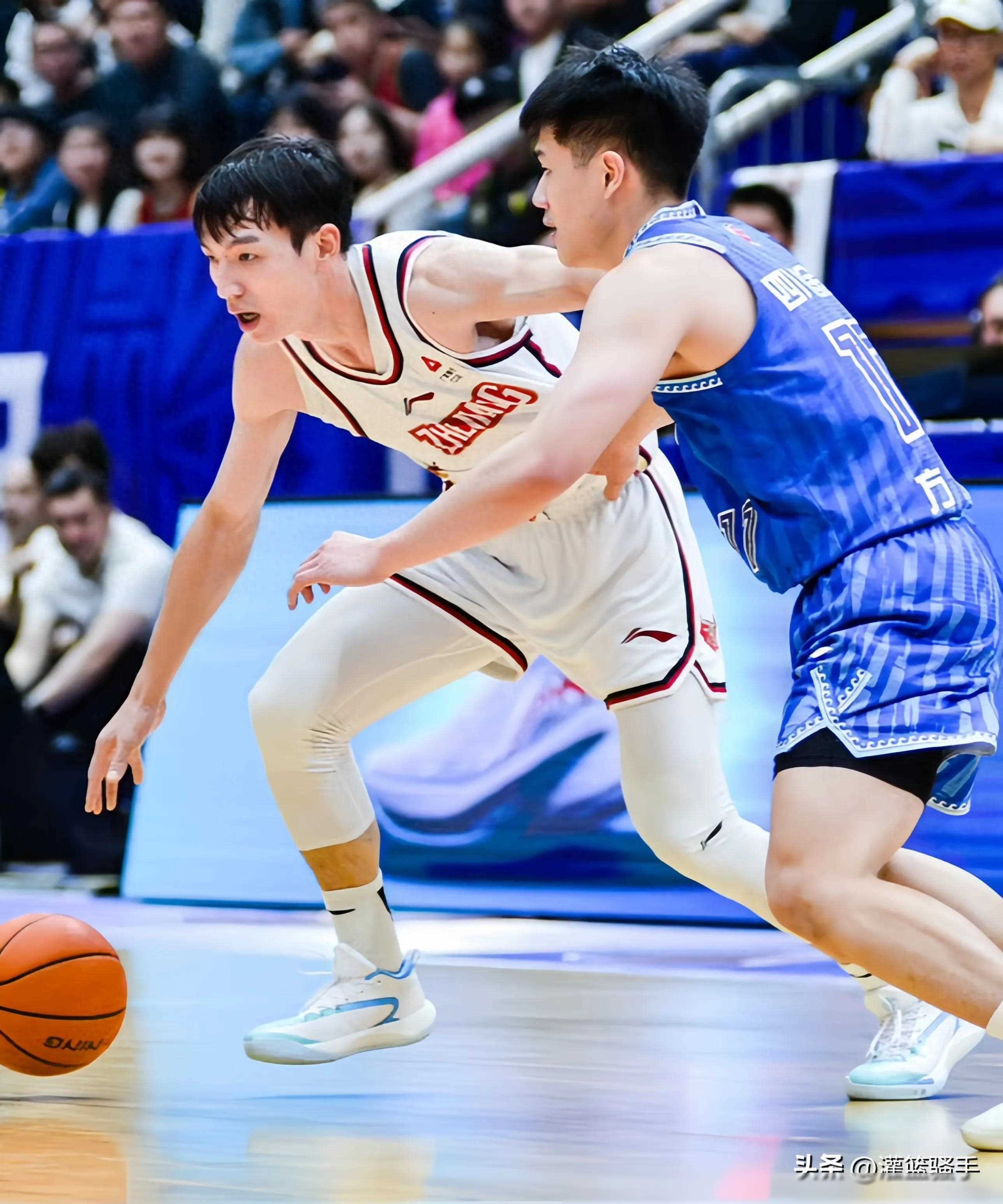 英雄联盟电竞-赛地聚焦：CBA季后赛转会期热度飙升；亚特兰大状态回暖；更衣室稳定；控场能力受关注的简单介绍